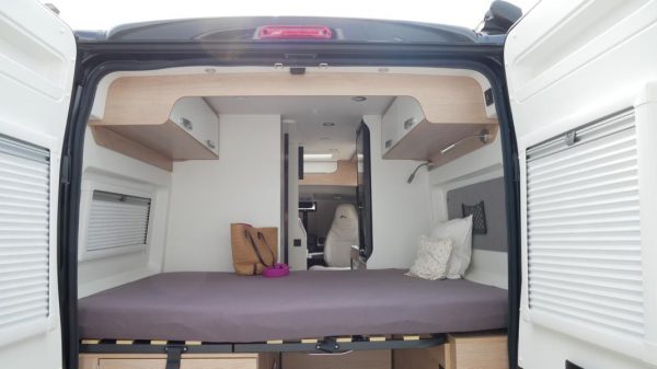 Wohnmobil kaufen neu Van-60DB Bett-Ansicht