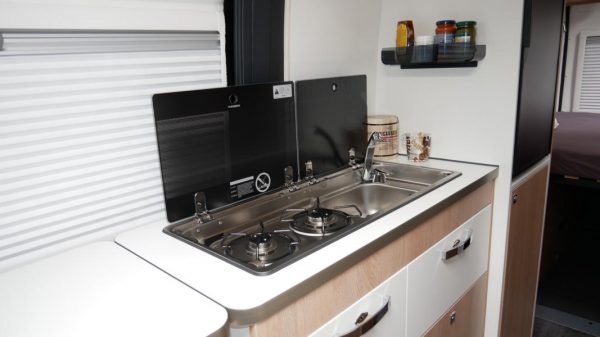 Wohnmobil kaufen neu Van-63DBL Ansicht Küche