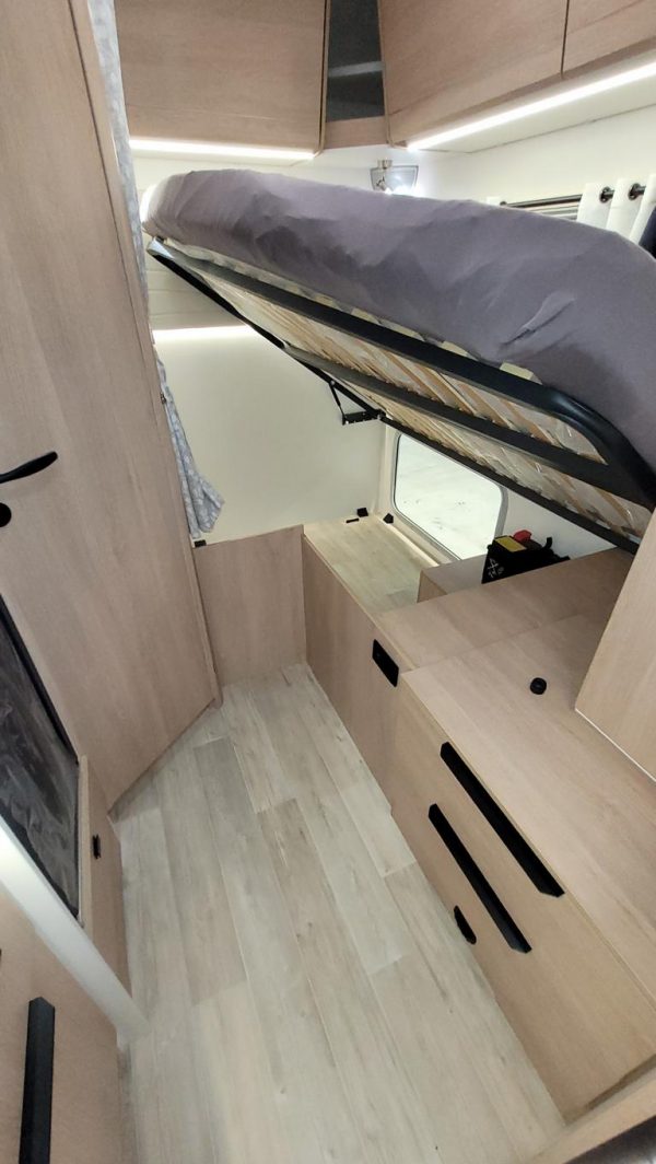 Wohnmobil kaufen neu Mooveo TEI-60FB Stauraum unter Bett